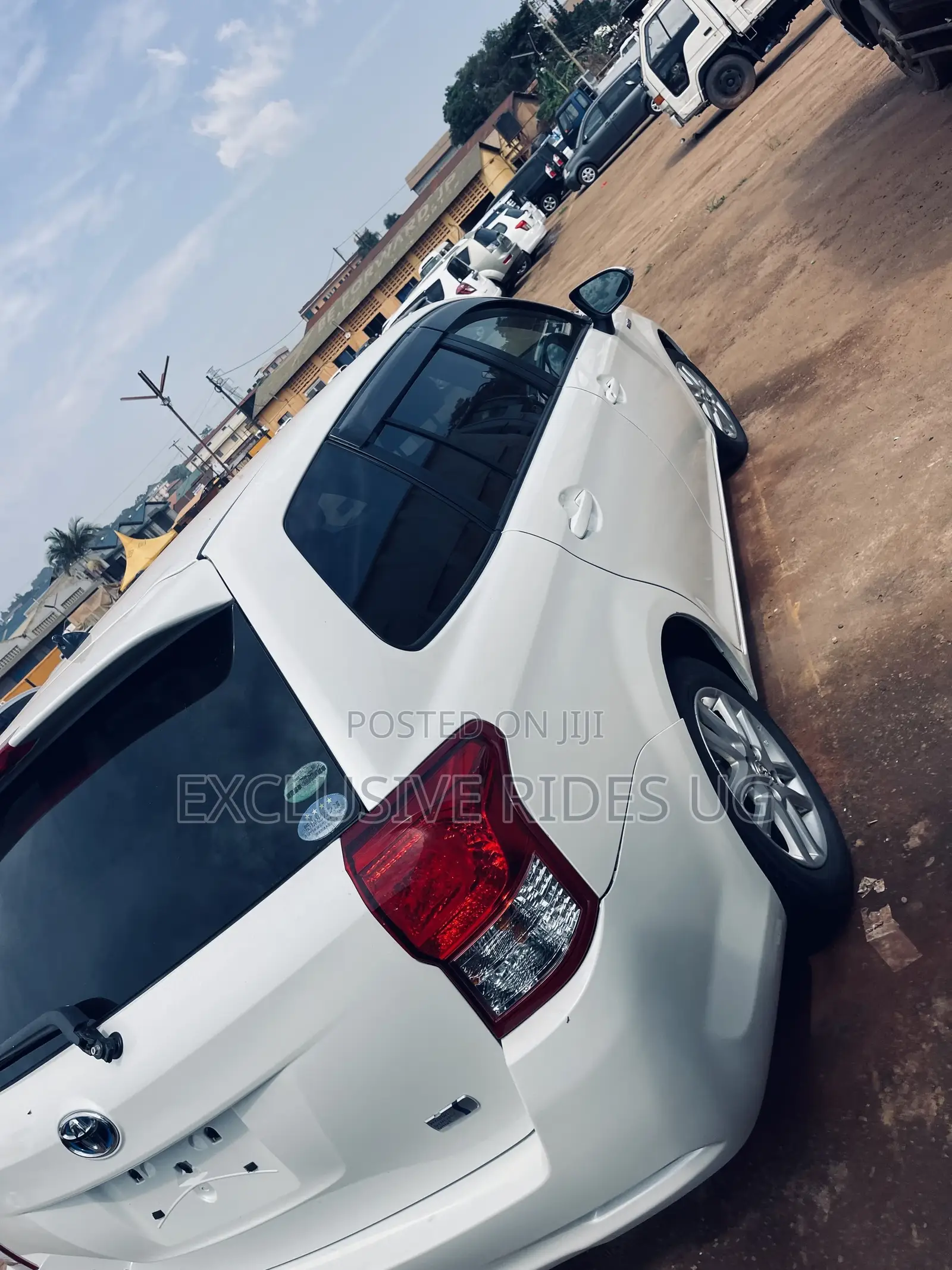 Toyota Corolla Fielder 1.5 Hybrid FWD 2015 White