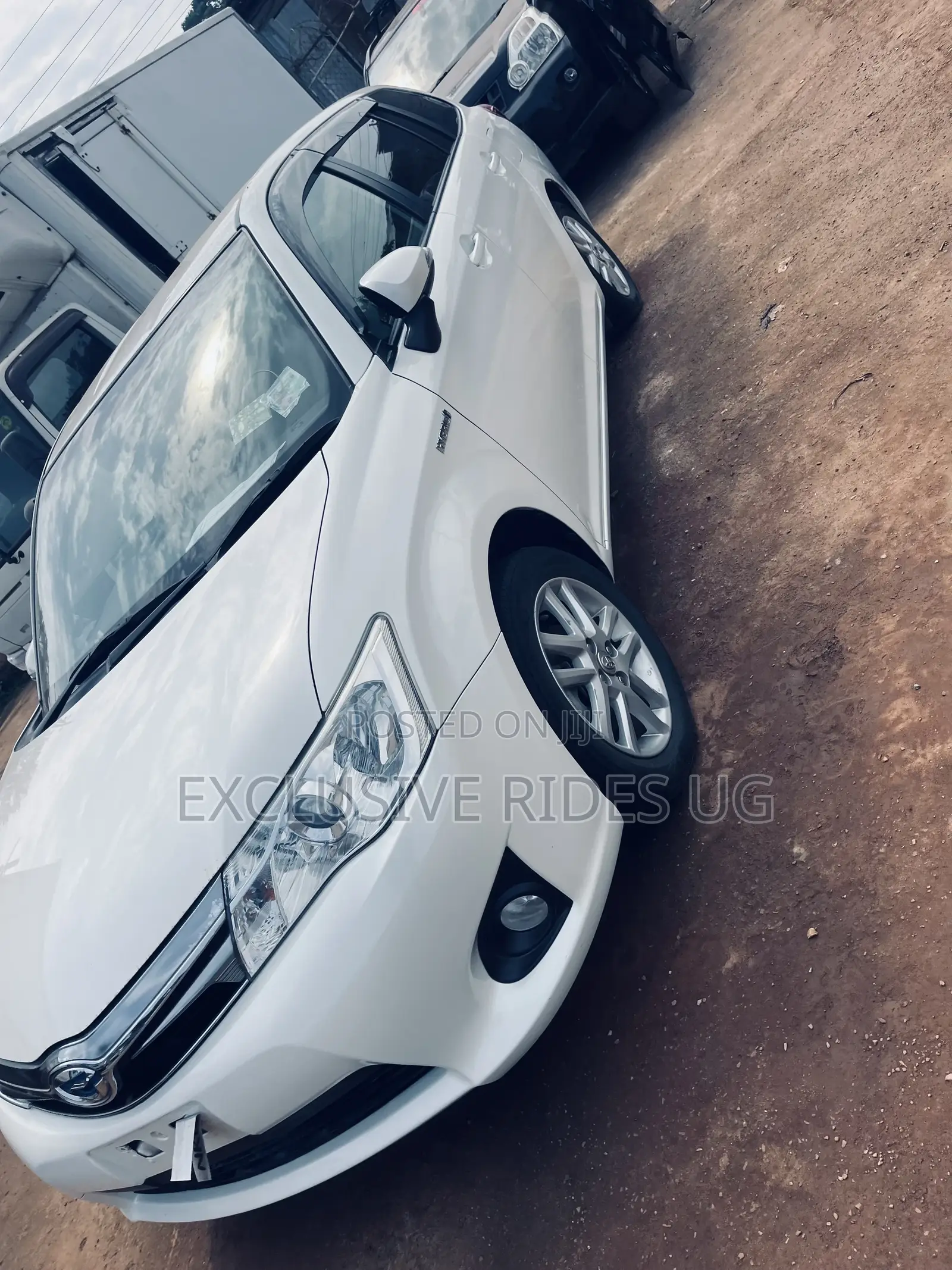 Toyota Corolla Fielder 1.5 Hybrid FWD 2015 White