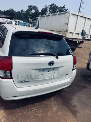 Toyota Corolla Fielder 1.5 Hybrid FWD 2015 White