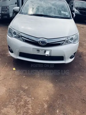 Toyota Corolla Fielder 1.5 Hybrid FWD 2015 White