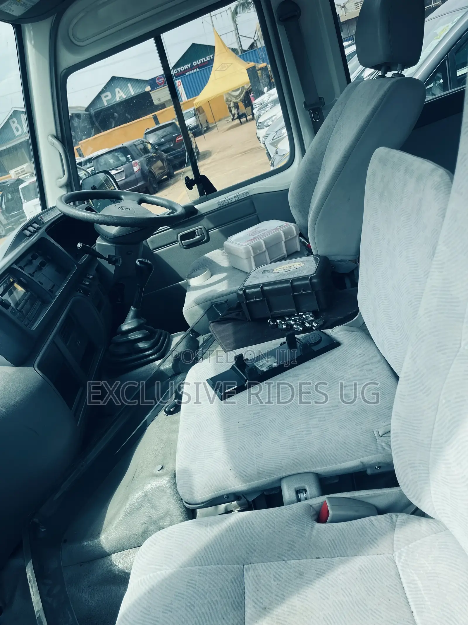 Mitsubishi Fuso Rosa 2014 White