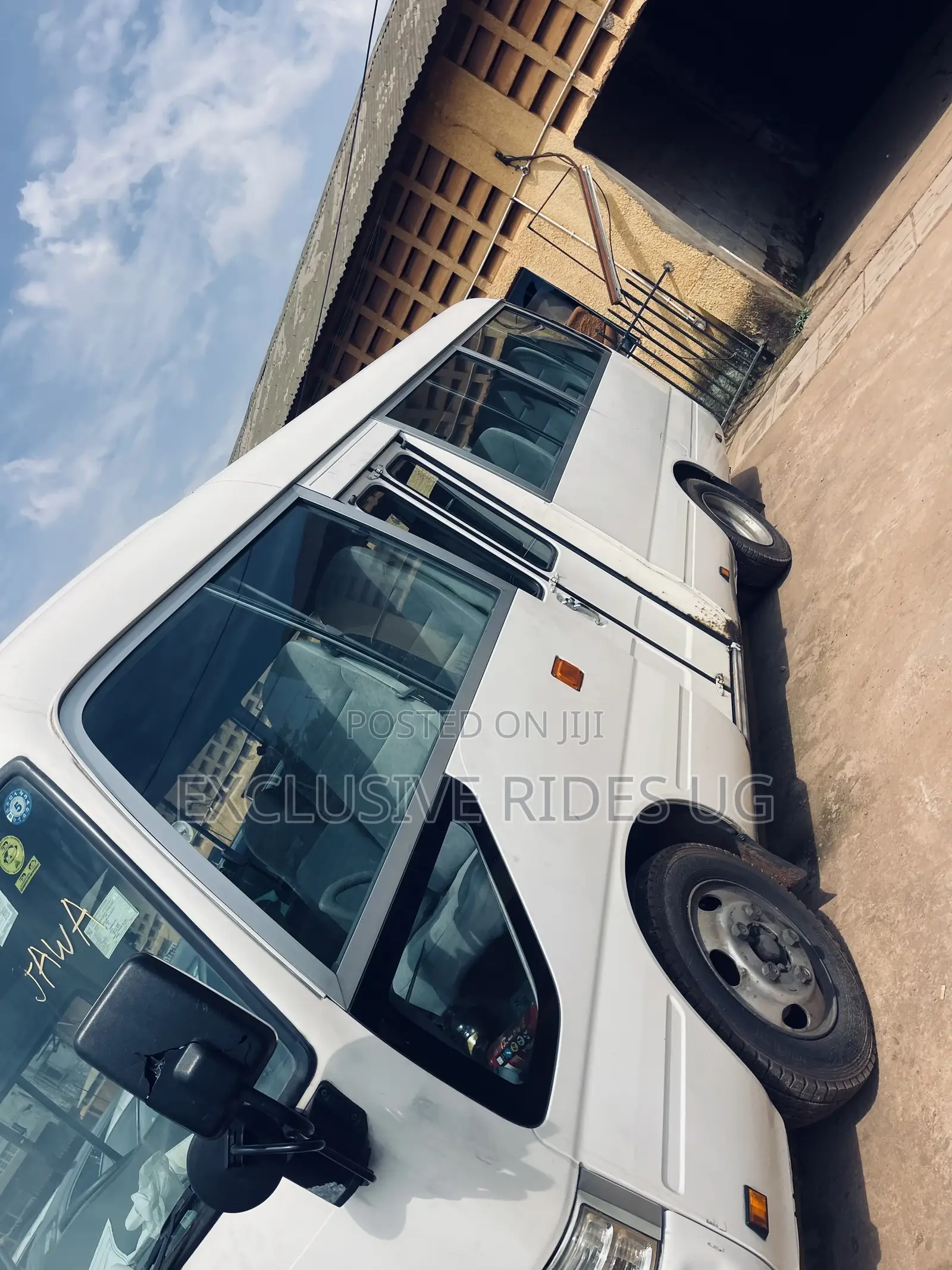 Mitsubishi Fuso Rosa 2014 White