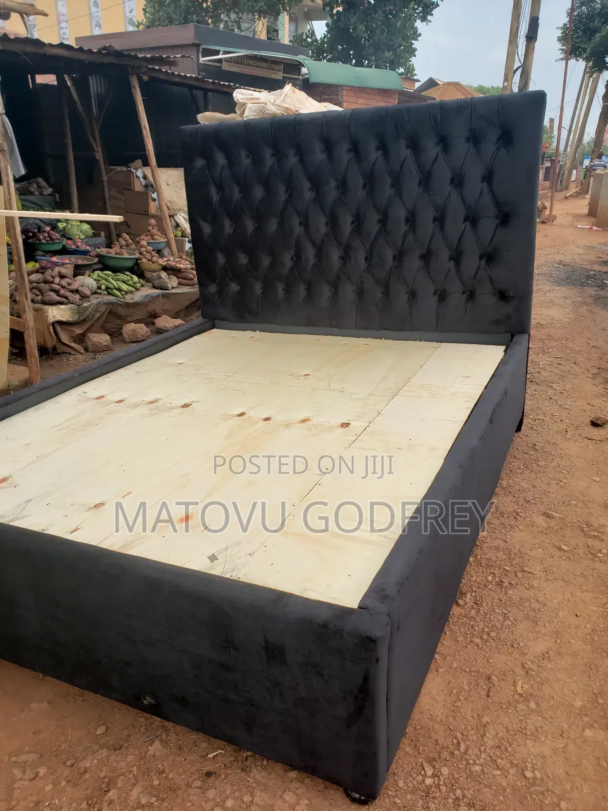 5x6 Tufted Black Bed