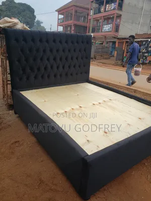 5x6 Tufted Black Bed