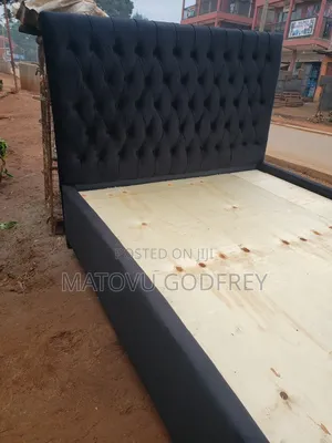 5x6 Tufted Black Bed