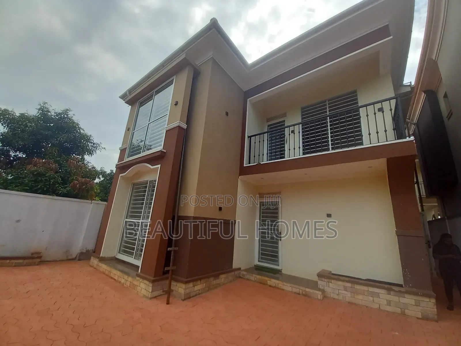 Furnished 4bdrm Maisonette in Kira for sale