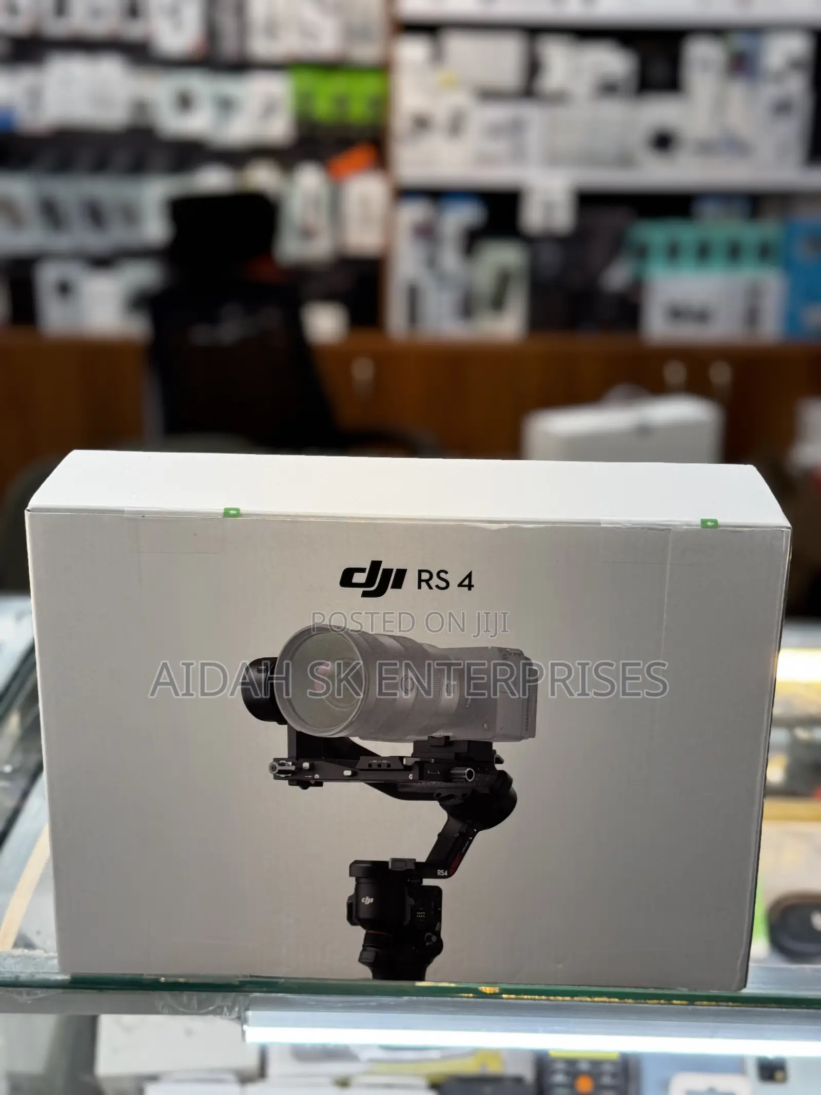 DJI RS 4, 3-Axis Gimbal for DSLR and Mirrorless Cameras