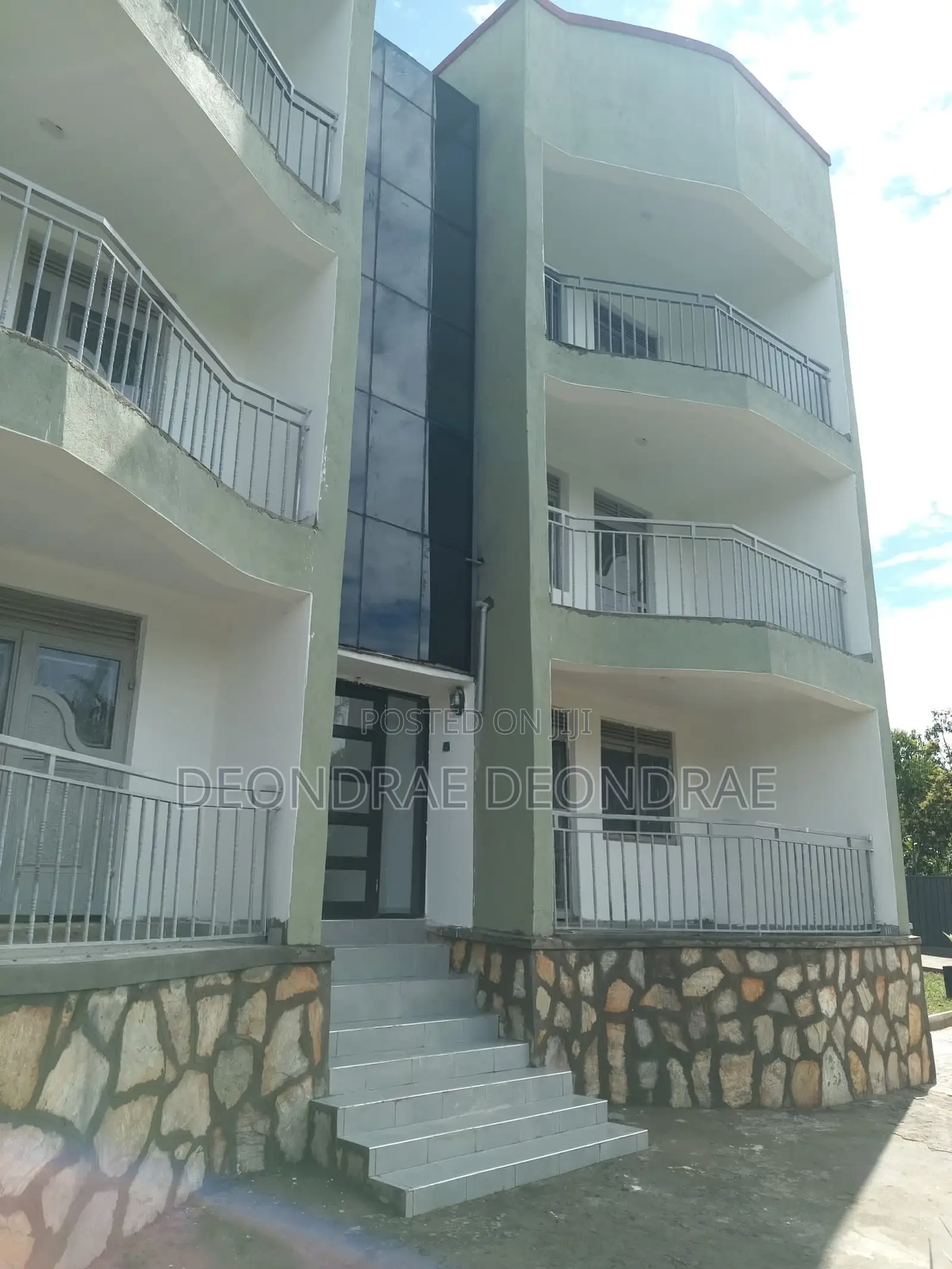2 Bedroom Apartment With en-Suite Bathrooms