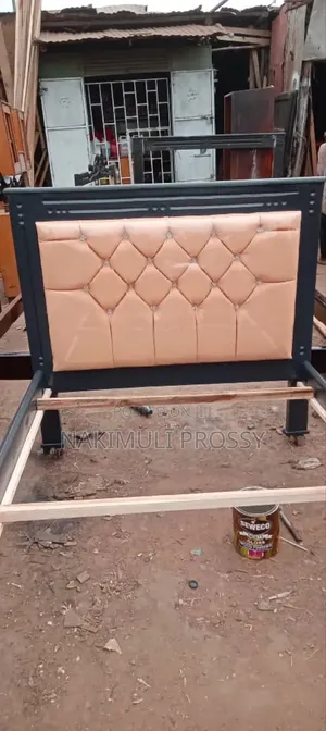 Bed 4x6ft in Leather