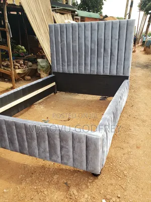 Gray 5x6 Striped Bed