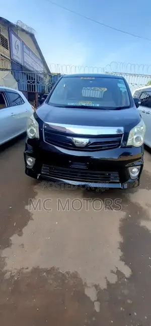 Photo - Toyota Noah 2.0 143hp AWD (8 Seater) 2009 Black