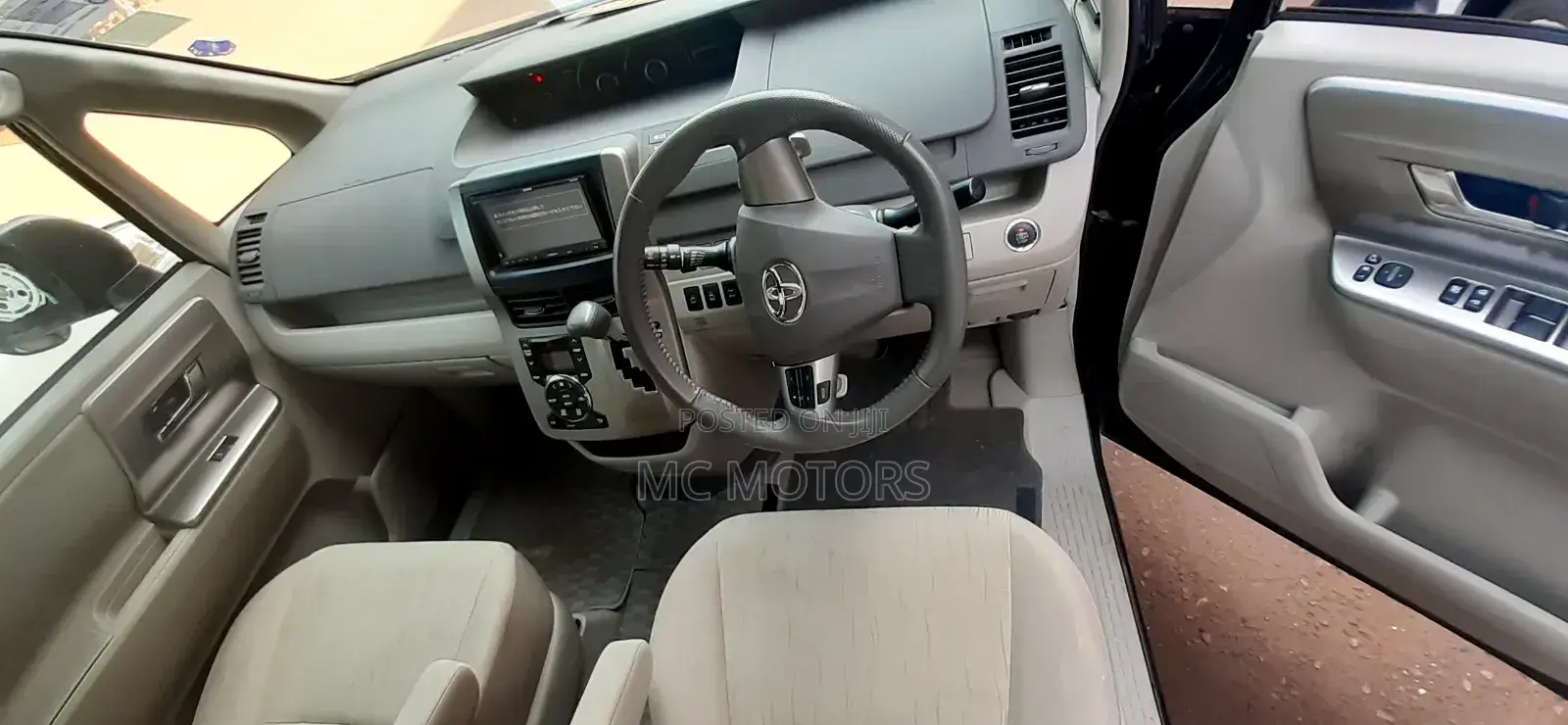 Toyota Noah 2.0 143hp AWD (8 Seater) 2009 Black