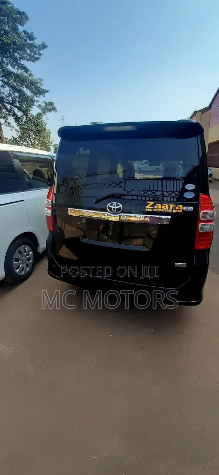 Toyota Noah 2.0 143hp AWD (8 Seater) 2009 Black