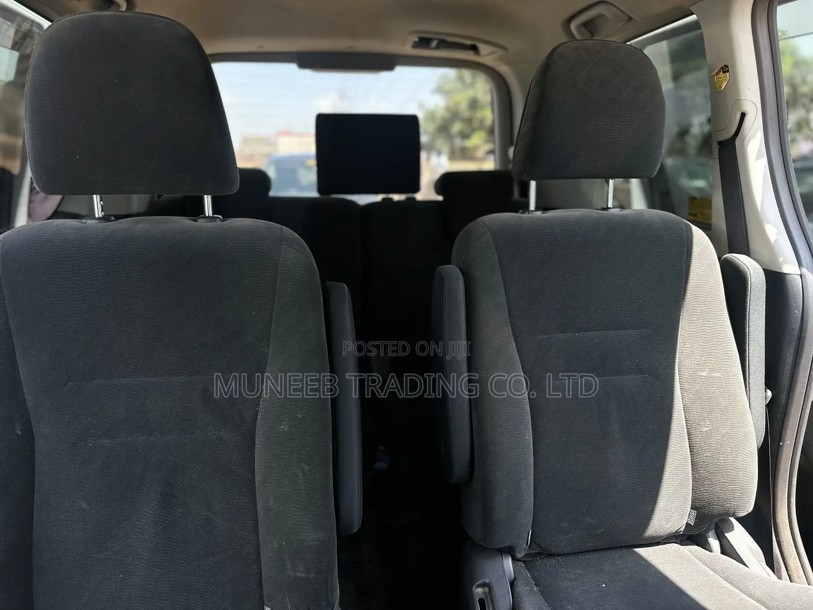 Toyota Noah 2.0 143hp AWD (7 Seater) 2011 White