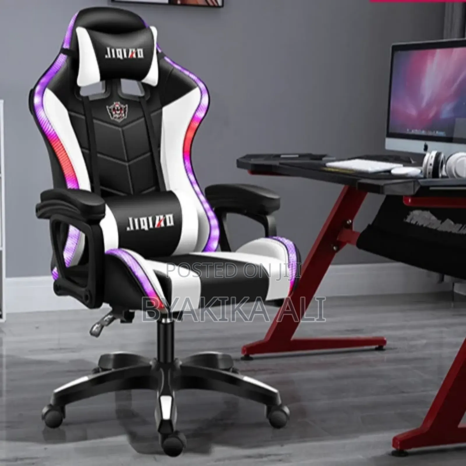 Gaming Chair, 7 Point Massage, Leg Rest, Bluetooth Speakers