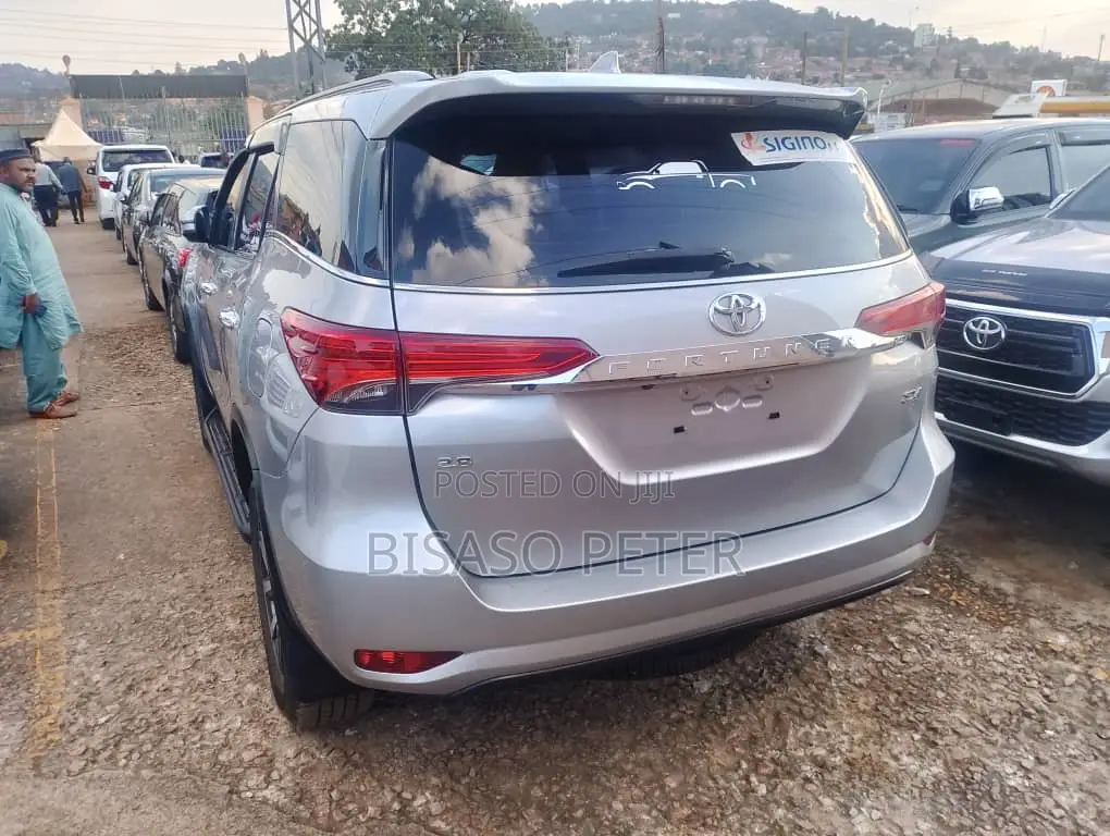 Toyota Fortuner 2.8 D RWD 2016 Silver