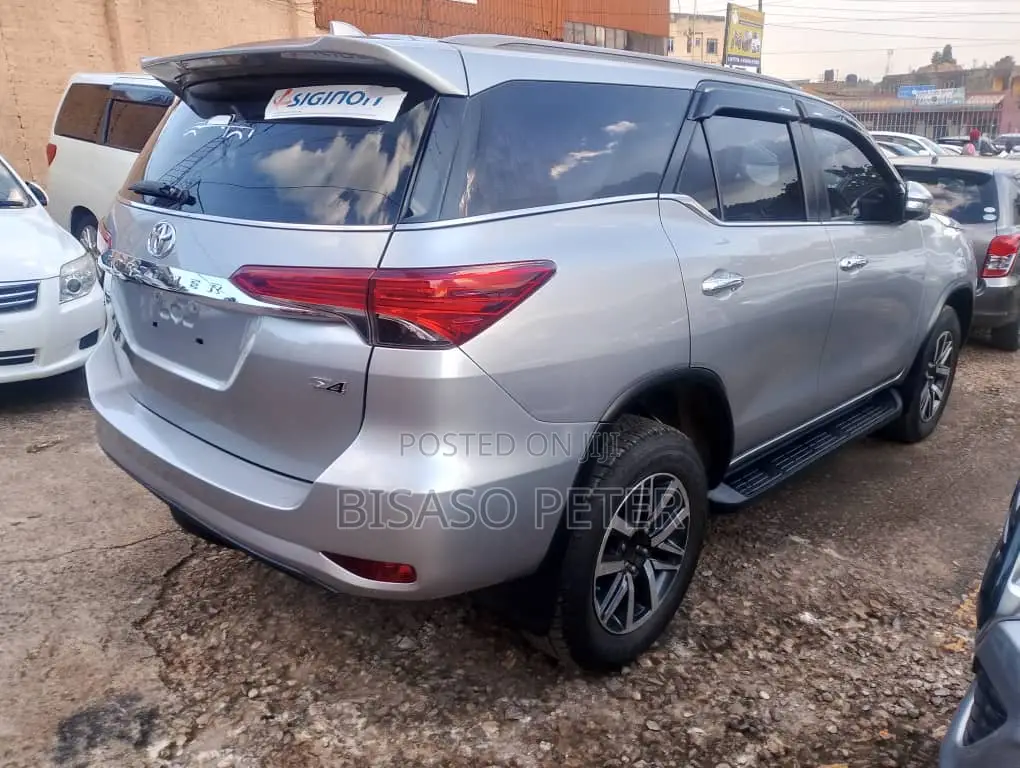 Toyota Fortuner 2.8 D RWD 2016 Silver