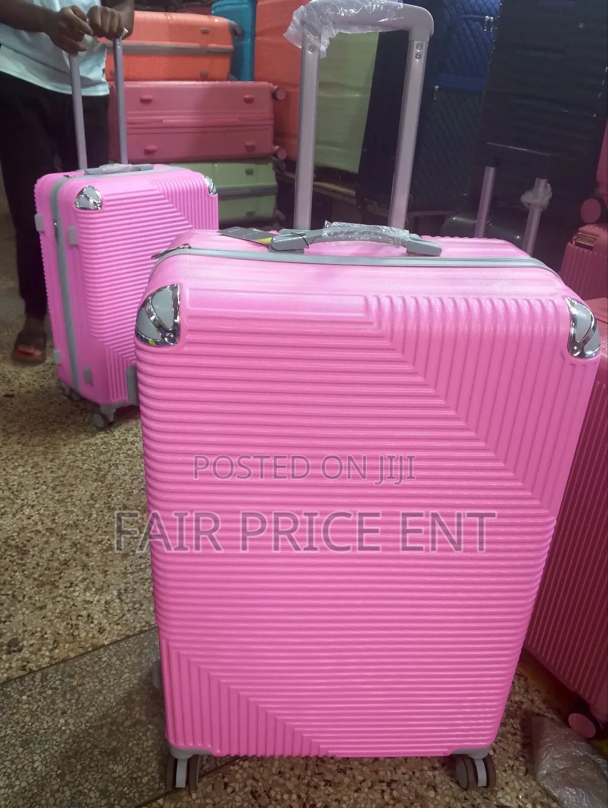 VIP Original Plastic Suitcases. Extra Large. ( Pink)