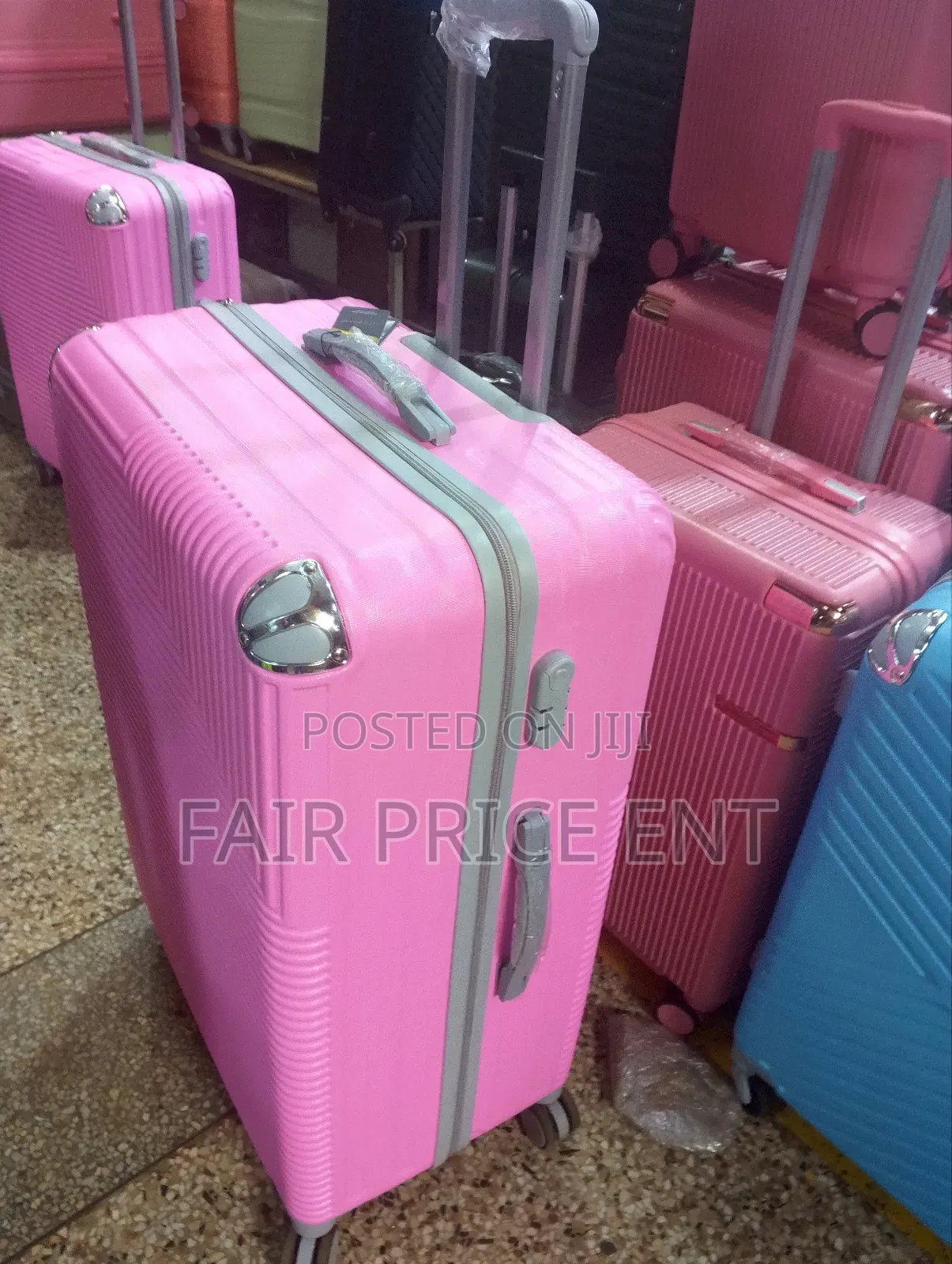 VIP Original Plastic Suitcases. Extra Large. ( Pink)