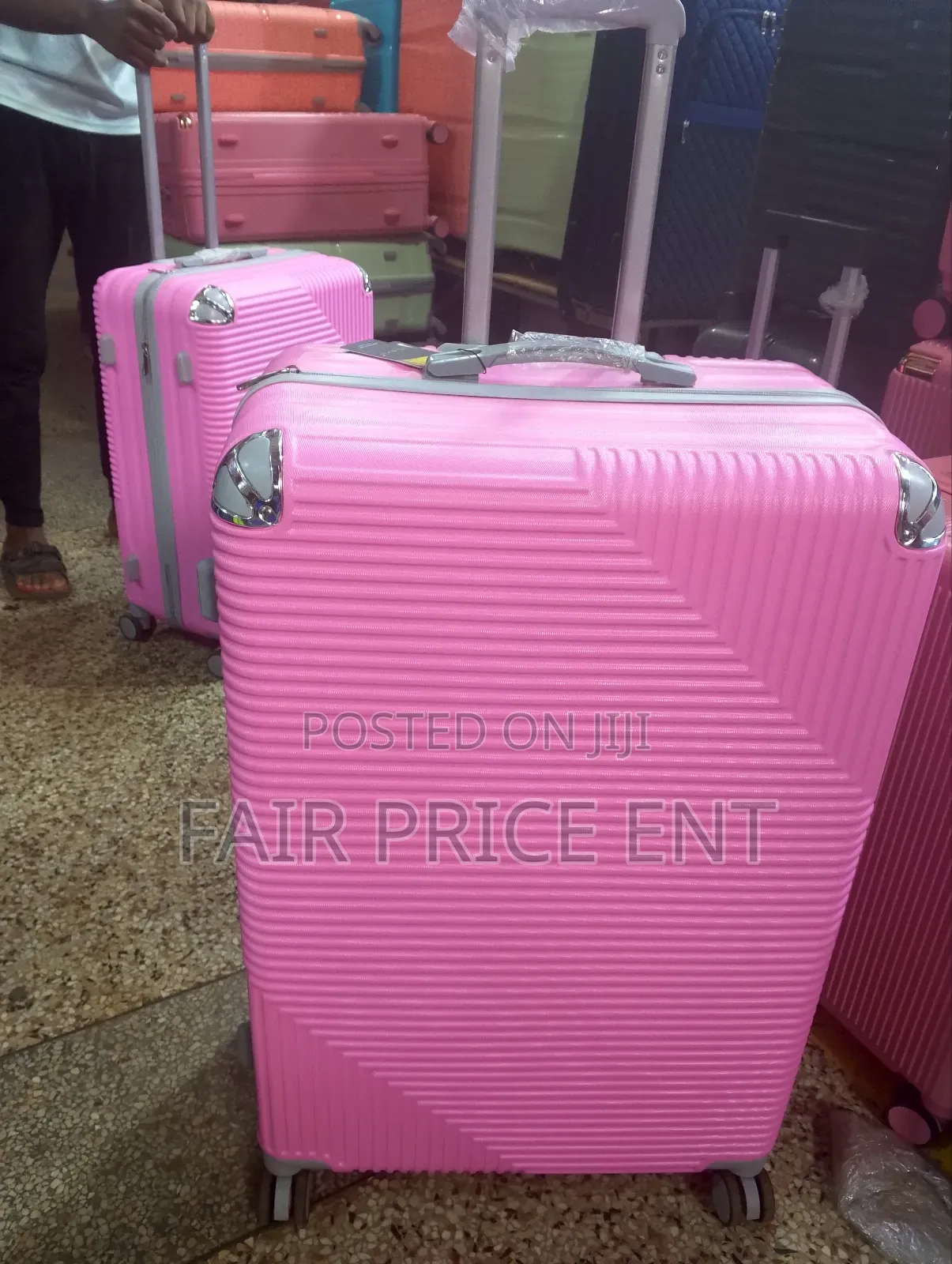 VIP Original Plastic Suitcases. Extra Large. ( Pink)