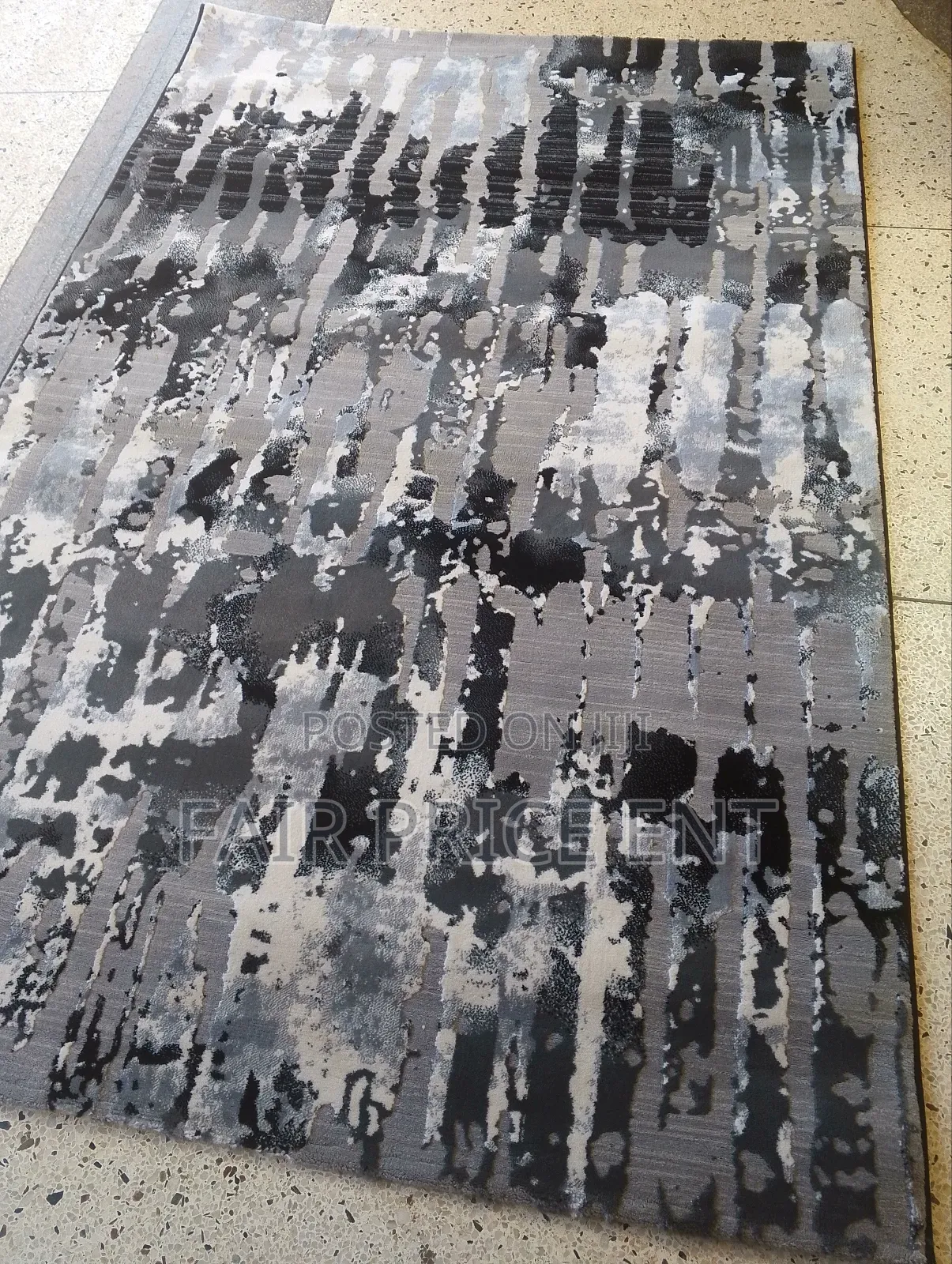 VIP Center Carpets. 1.5x 2 Metres.( Gray)