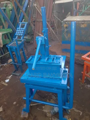 Single Engein Brick Making Machine