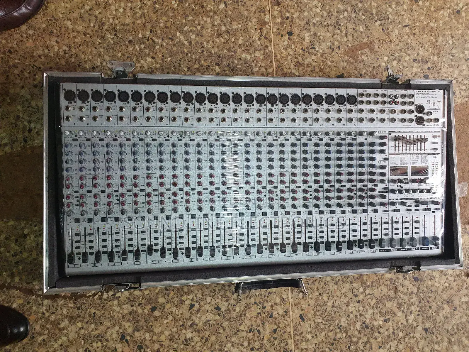 Behringer Live/Band Mixer