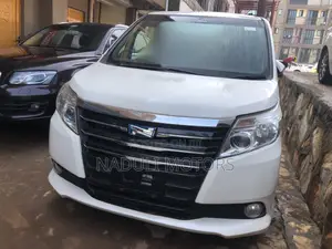 Photo - Toyota Noah 2015