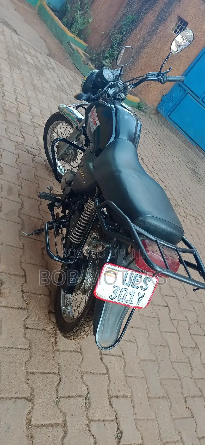 Yamaha Crux 2023 Black