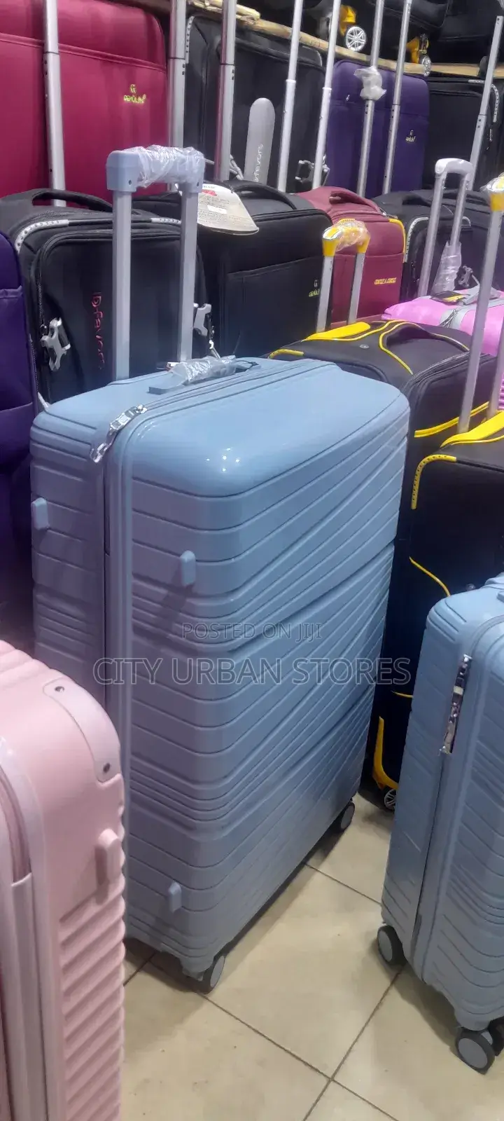 Dfavours Plastic Rubber Medium Suitcase