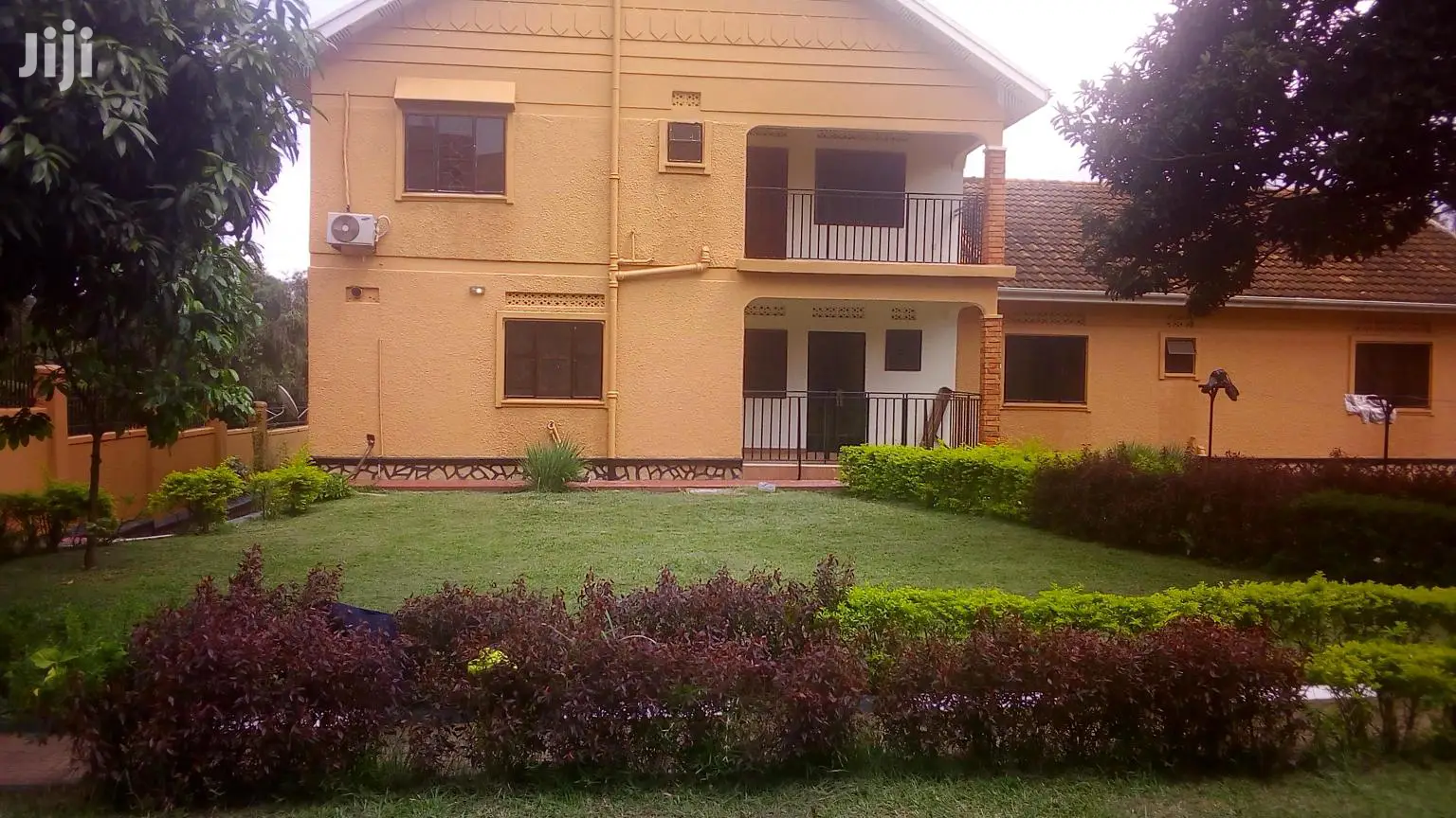 Five Bedroom House In Bugoloobi For Rent