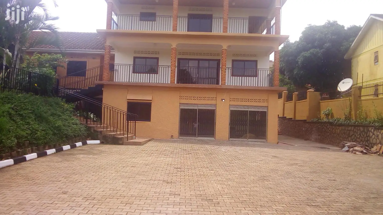 Five Bedroom House In Bugoloobi For Rent