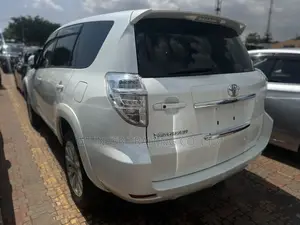 Toyota Vanguard 2011 White