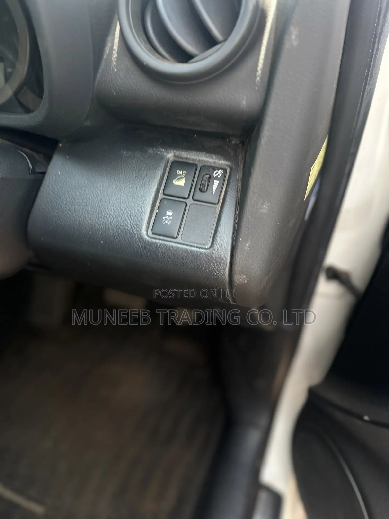 Toyota Vanguard 2011 White
