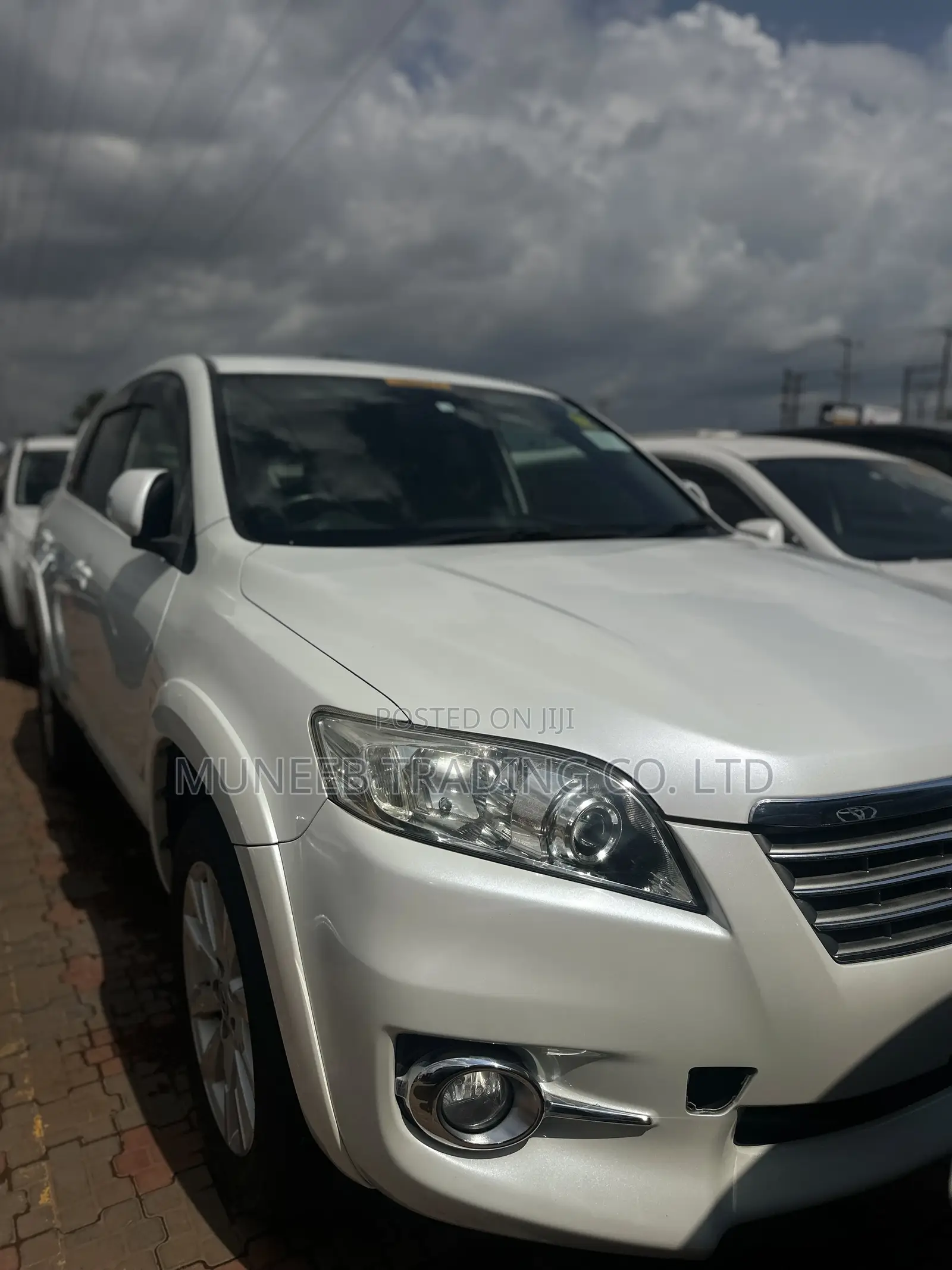Toyota Vanguard 2011 White