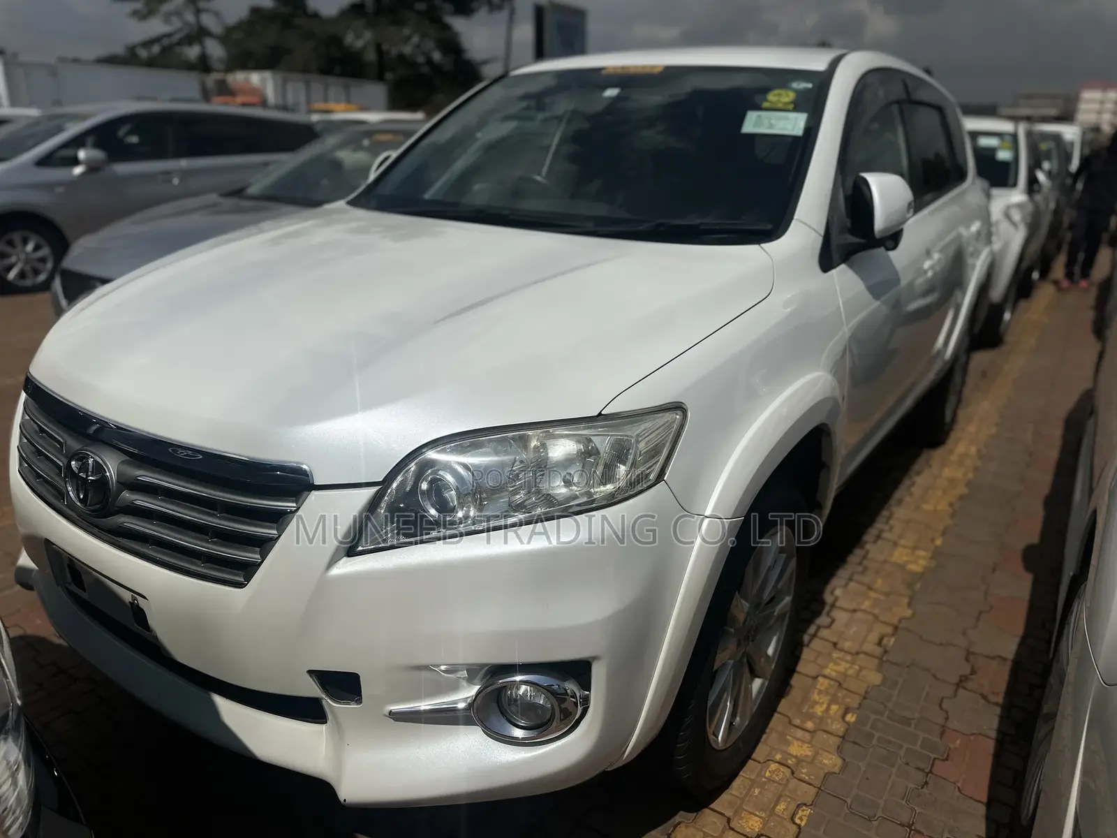 Toyota Vanguard 2011 White