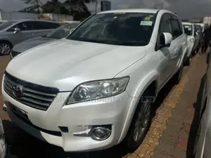 Toyota Vanguard 2011 White