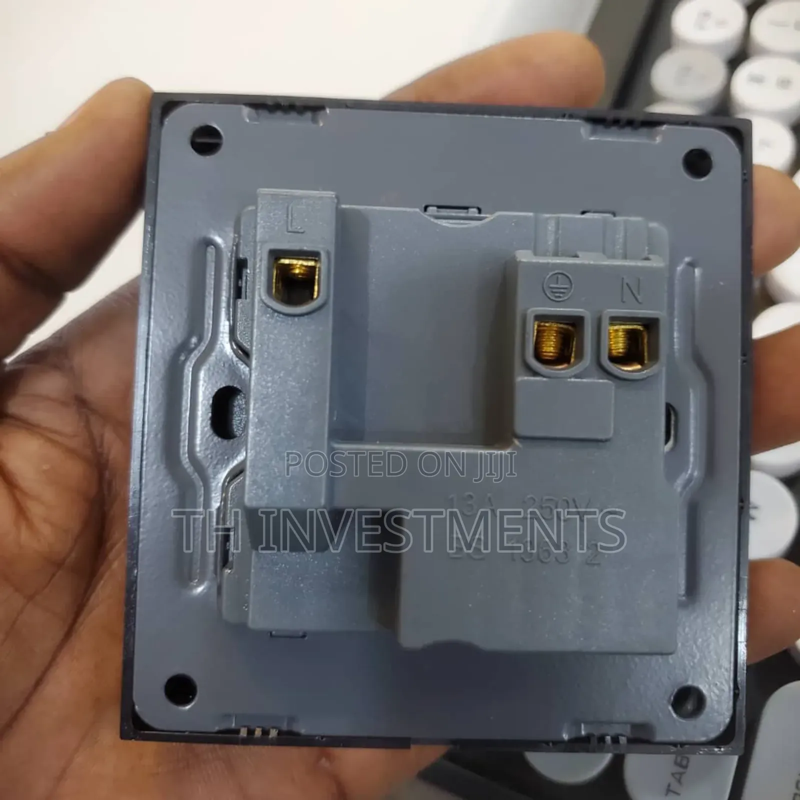 2in 1 Switch and Wall Socket Supports Both UK and USA Plugs
