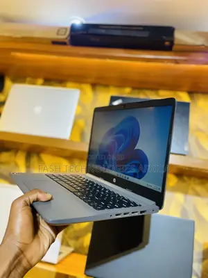 New Laptop HP 240 G8 8GB AMD Ryzen 3 SSD 256GB