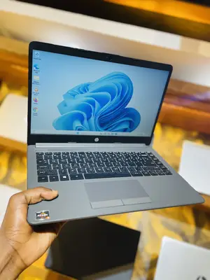 New Laptop HP 240 G8 8GB AMD Ryzen 3 SSD 256GB