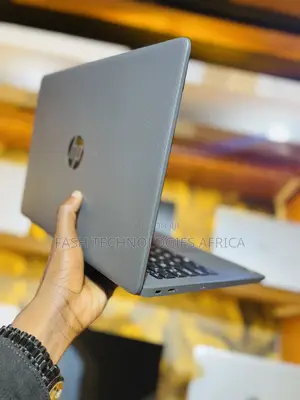 New Laptop HP 240 G8 8GB AMD Ryzen 3 SSD 256GB