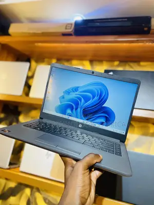 New Laptop HP 240 G8 8GB AMD Ryzen 3 SSD 256GB