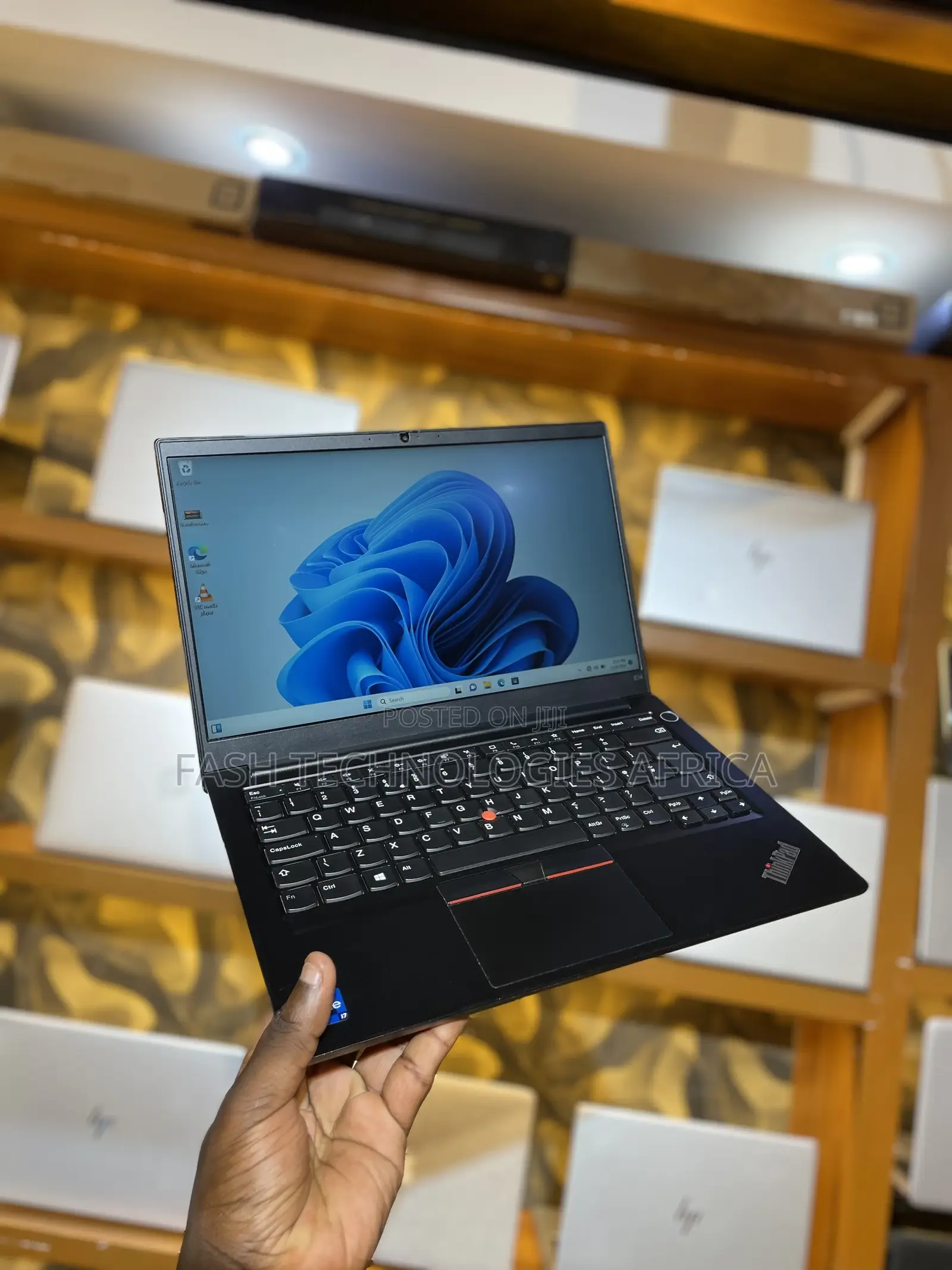 New Laptop Lenovo ThinkPad E14 Gen 5 16GB Intel Core i7 SSD 512GB