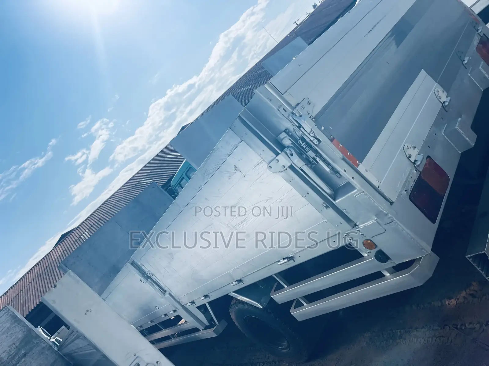 Isuzu Truck. Double Light 1998 White