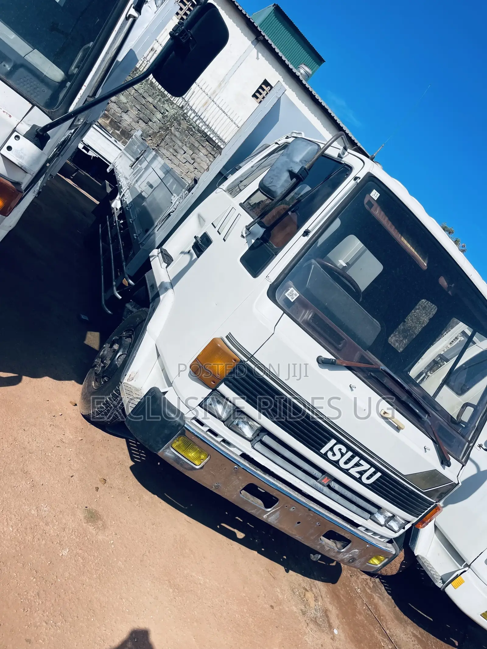 Isuzu Truck. Double Light 1998 White