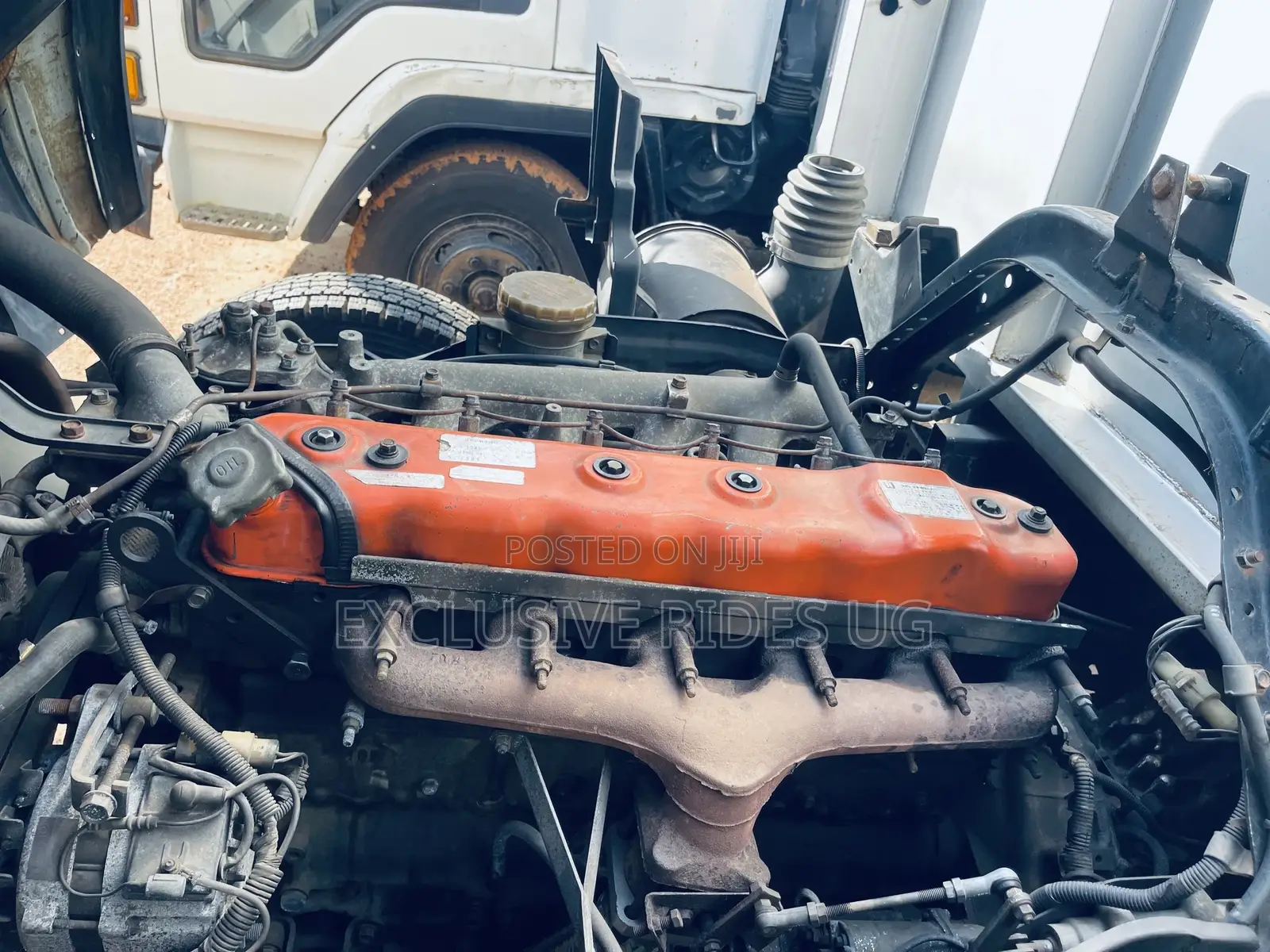 Isuzu Truck. Double Light 1998 White