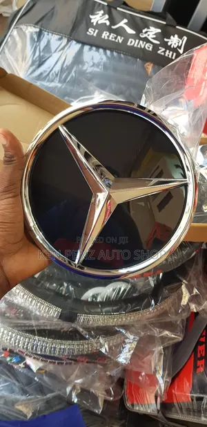 Mercedes Benz and 4matic Car Logos