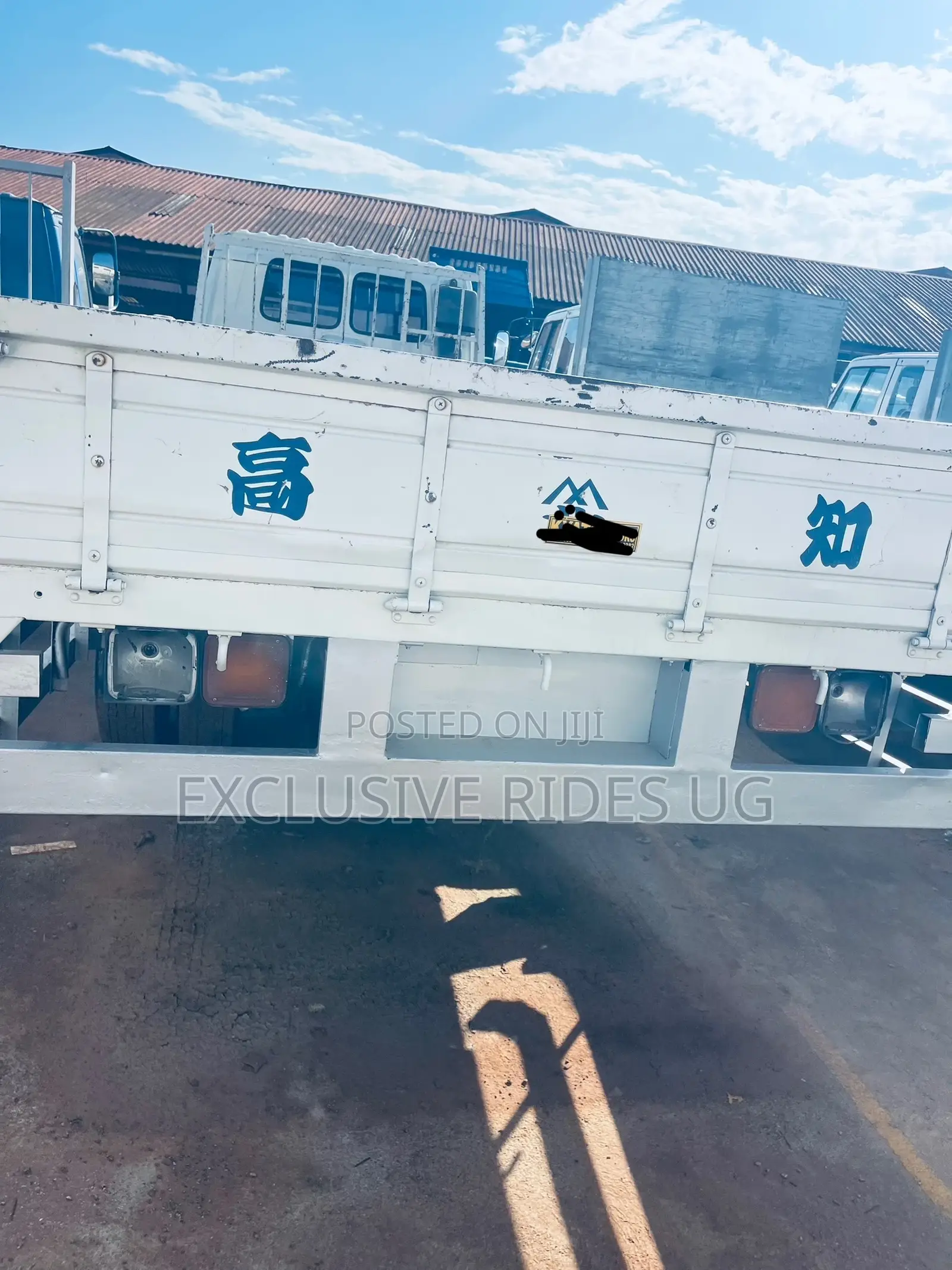 Isuzu Truck Forward. Single Light