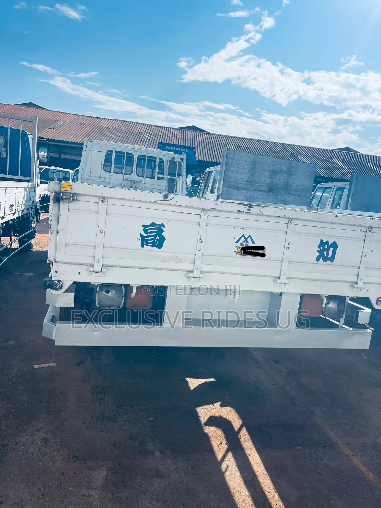 Isuzu Truck Forward. Single Light