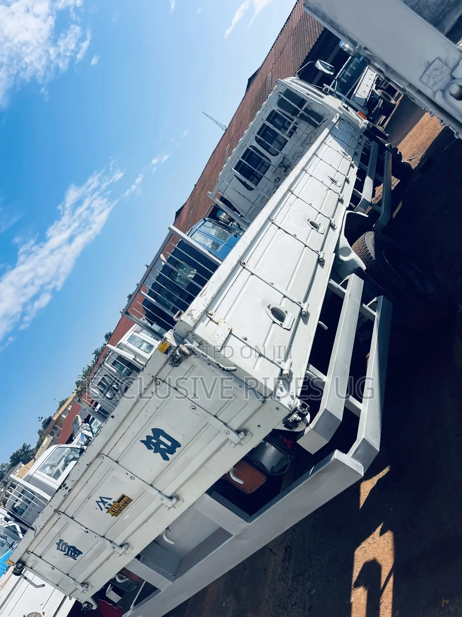 Isuzu Truck Forward. Single Light